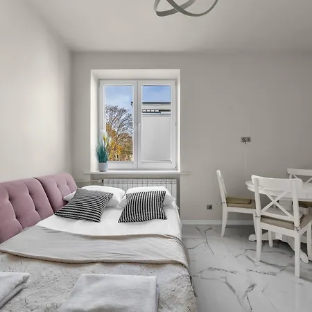 Ochota Rokosowska Deluxe By Bookinghost * 华沙