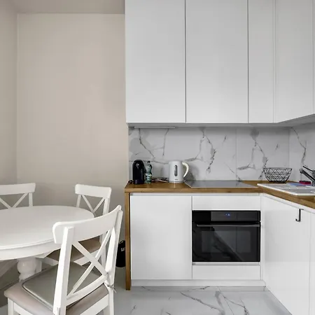 Ochota Rokosowska Deluxe By Bookinghost * 华沙